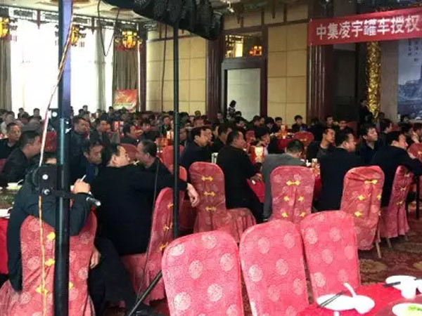 中集凌宇干混砂漿車閃亮青島